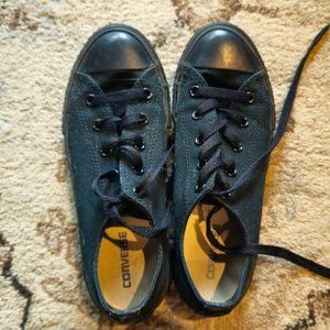 Low Top Converse Triple Black